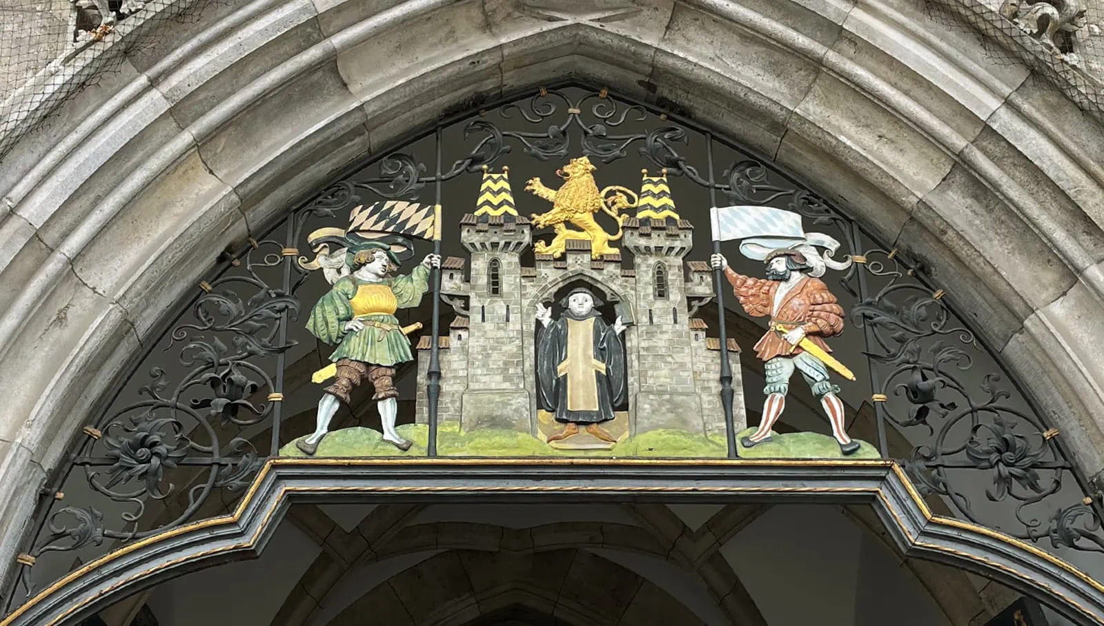 Münchner Kindl Taler, bayrische Spezialität und Souvenir; Rathaus Eingang München